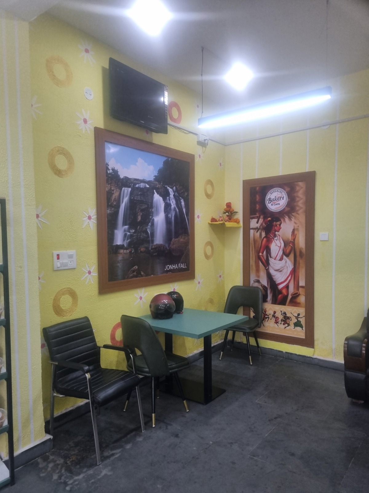 Restaurant Dining image 2