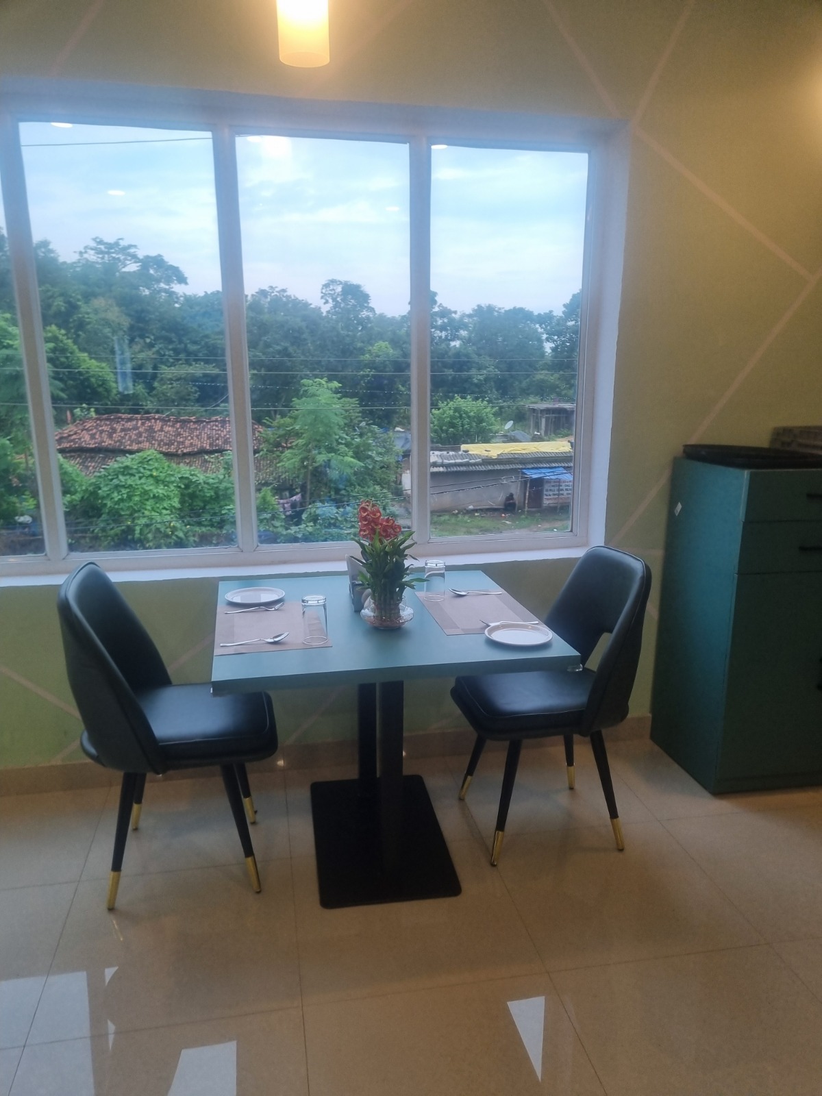 Restaurant Dining image 3