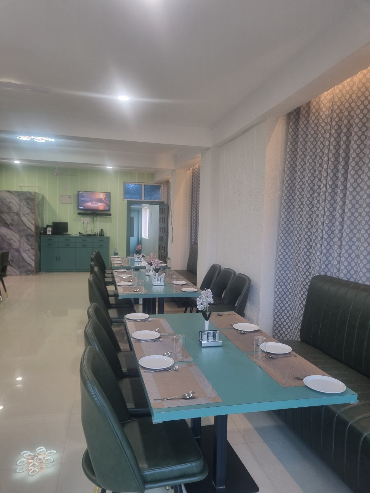 Restaurant Dining image 4